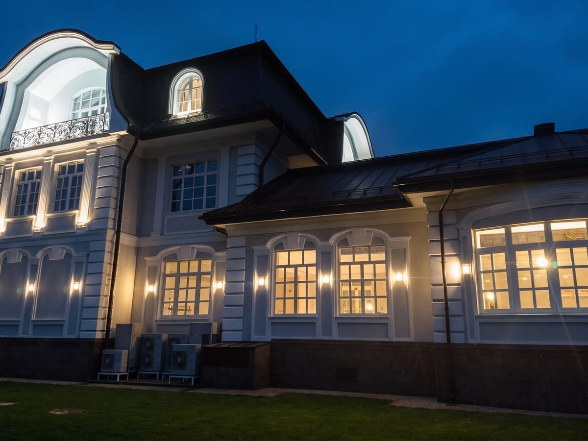 La même maison éclairée, après installation